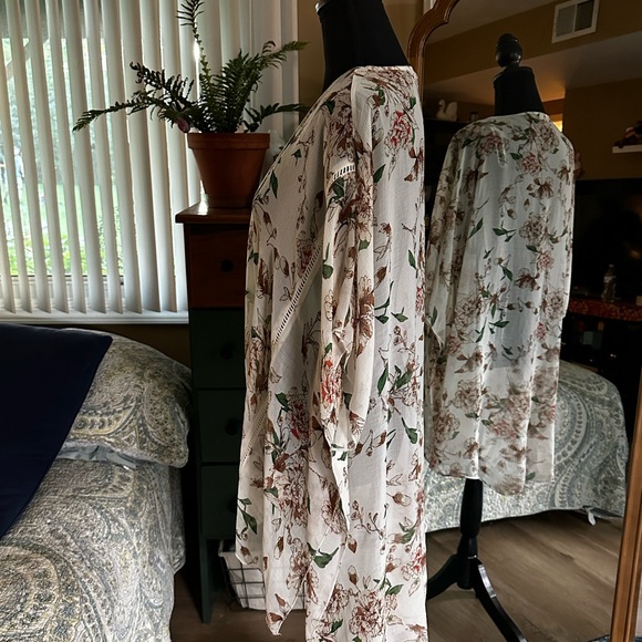 Emory Park Caley Crochet Detail Kimono - Picture 2 of 7